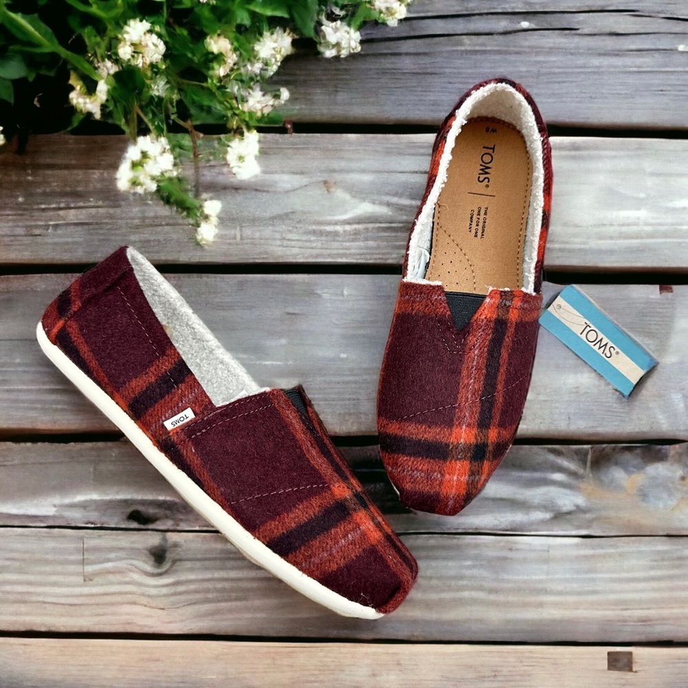 NIB Toms Belmont Faux Shearling Slip On Loafers Flats Red Plaid 8 38.5
